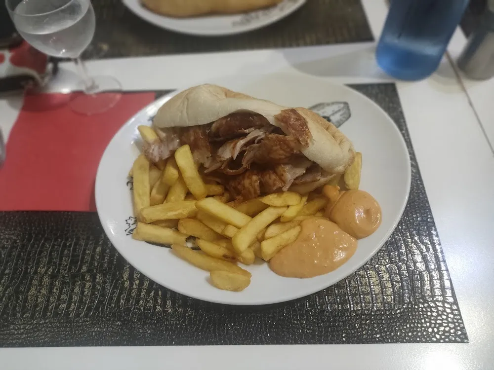 Kebab Complet Sauce Algérienne Et Andalouse